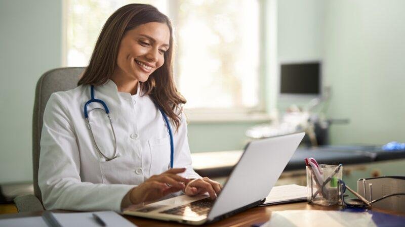 Credenciais de saúde que correspondem aos seus objetivos de carreira