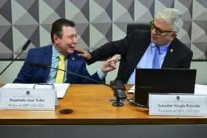 Comissão aprova fim de cobrança de taxa para taxistas - Notícias