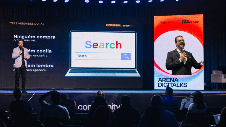 No Arena Digitalks, Tucco expôs as três verdades que todo líder precisa encarar no digital: o mercado só compra o que vê, só confia no que encontra e só considera quem aparece