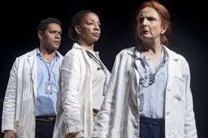 Teatro brasileiro: elencos numerosos e resistência - 26/12/2025 - Mise-en-scène