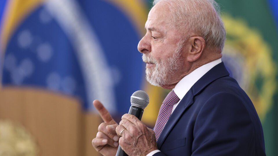 Lula e governadores travam embate sobre preço dos combustíveis