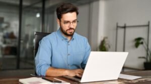 Serviços de desenvolvimento de eLearning personalizados para treinamento escalonável