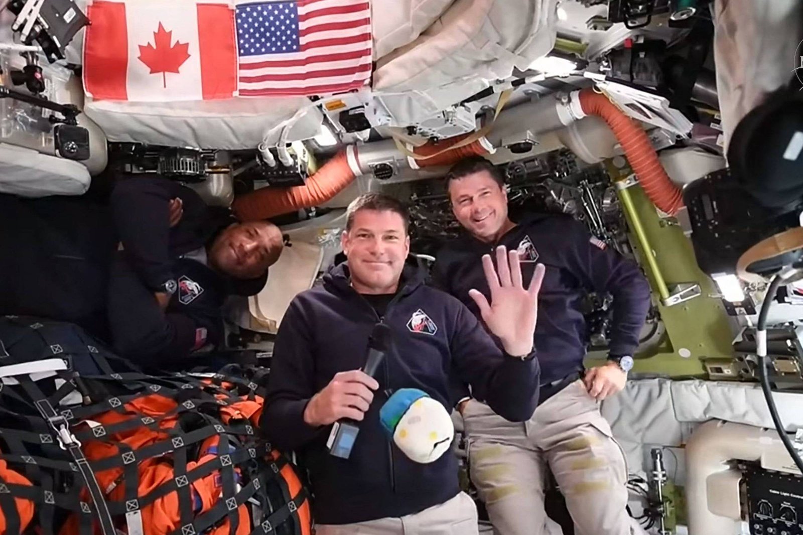 Astronauta da Artemis 2 descreve sensação de 'cair do céu' - 04/04/2026 - Ciência