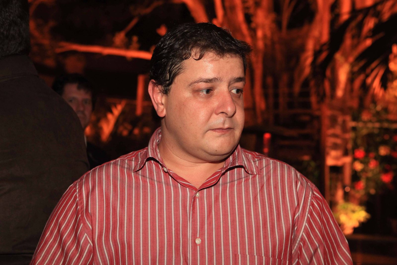 Lulinha voou em jato de advogado que doou para Tarcísio - 06/04/2026 - Mônica Bergamo