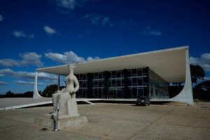 Penduricalhos: Juízes pedem mais tempo para aplicar regras - 27/04/2026 - Política