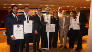 Representantes da Câmara de Comércio Brasil–Omã, autoridades e homenageados durante evento oficial realizado no Congresso Nacional, em Brasília.
