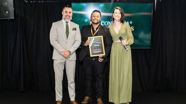 Thiago Cruz durante palestra sobre liderança e gestão empresarial após participação na Confraria dos Palcos