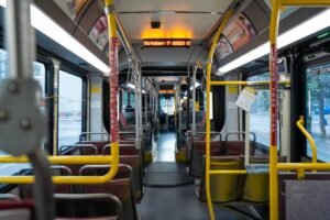 Como funciona transporte público EUA para imigrantes