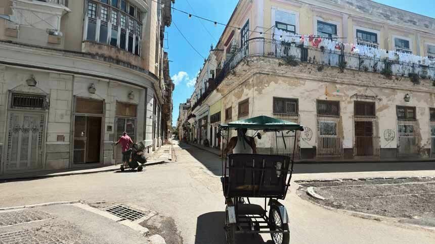 Dolarização avança em Cuba e redesenha a economia informal da ilha
