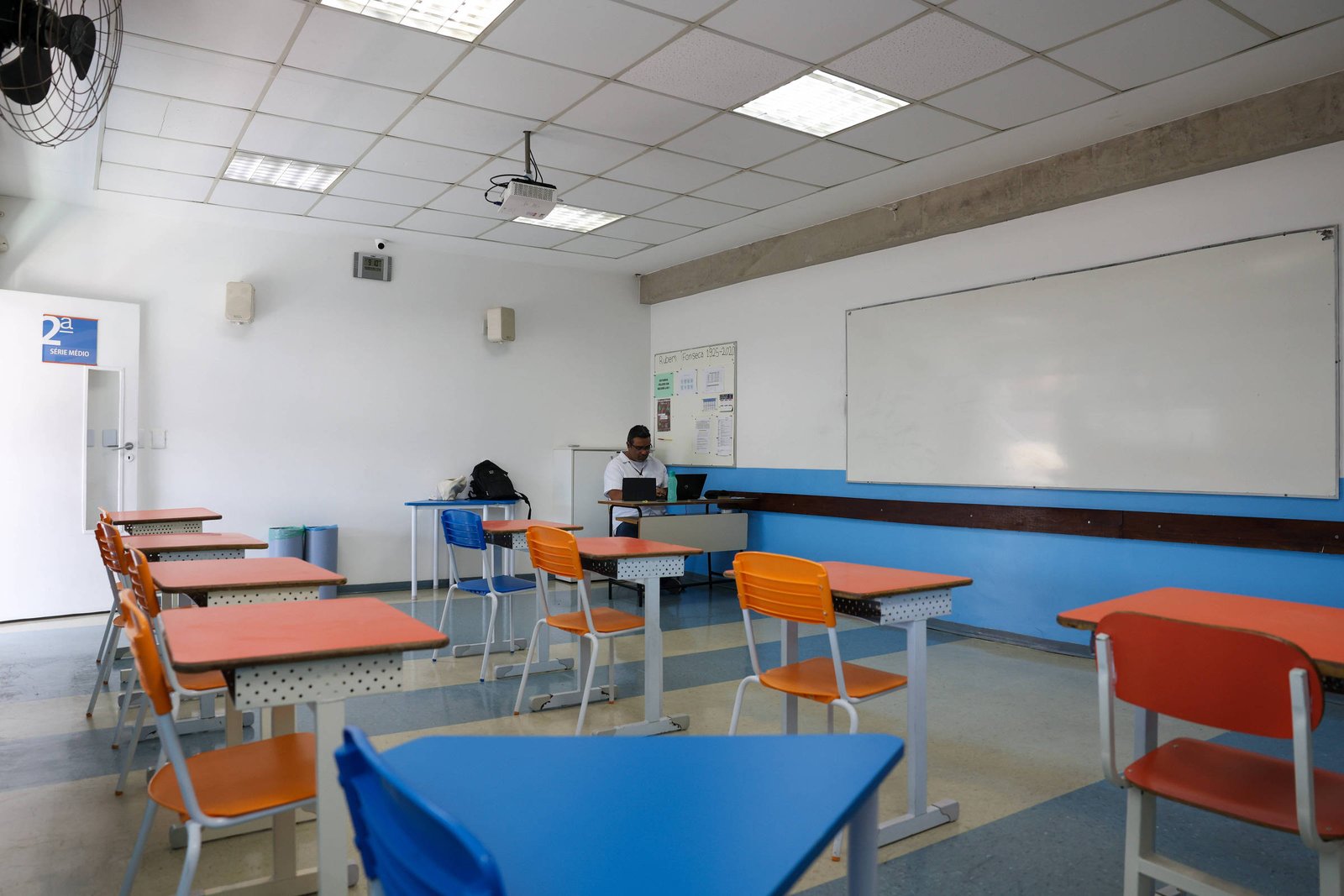 Jeduca abre edital com bolsas de R$ 10 mil - 19/06/2026 - Novo em Folha