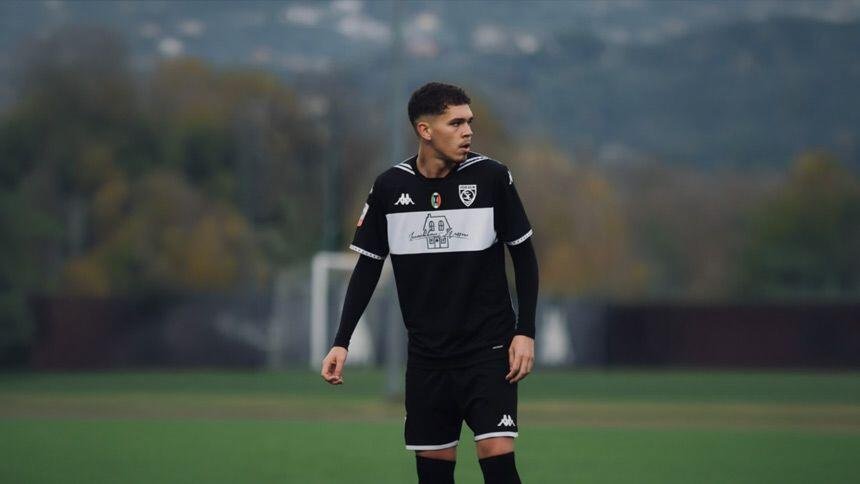 No futebol brasileiro, saem de campo olheiros e peneiras e entra a seleção por IA