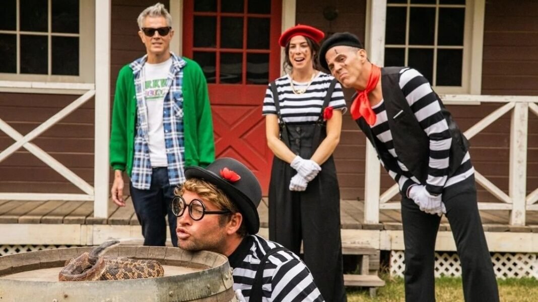 Confira a ordem cronológica dos filmes de Jackass, conheça a sequência da franquia e descubra onde assistir a cada título.