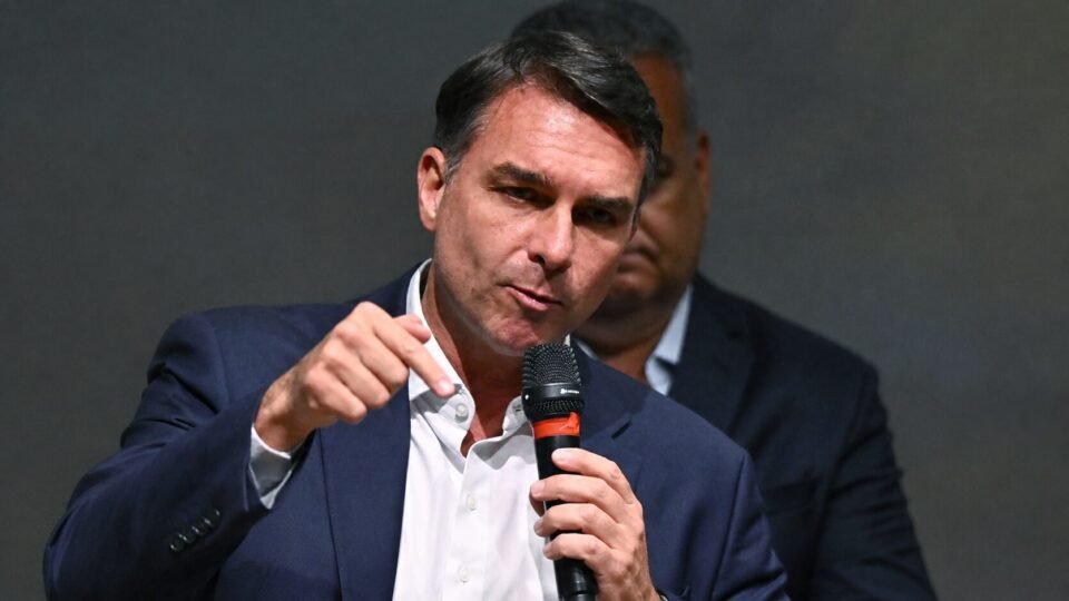 Flávio quer retomar titulação de terras a assentados. MST é contra